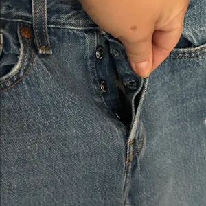 Levi's Premium Wedgie Straight leg medium wash denim jeans women’s size 24‎ thumbnail 5