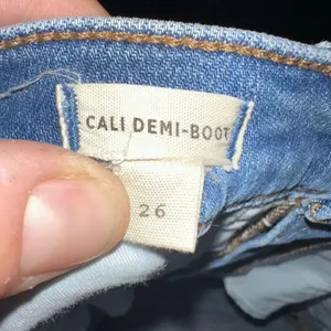 Madewell Cali Demi boot medium wash size 26 normcore jeans thumbnail 3