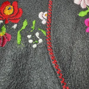 Vintage Women's Size Large Black Felt Vest Floral Embroidered Folk Art Boho thumbnail 10
