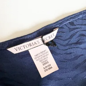 Victoria's Secret Womens Navy Zebra Jacquard Tie Shoulder Satin Cami Top Size S thumbnail 4
