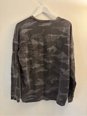 Athleta Charcoal Camo Crewneck Sweatshirt Size Large thumbnail 2