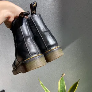 Dr Martens black leather 2976 Chelsea boots 🔥 thumbnail 3