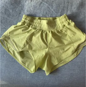 Lululemon Hotty Hot 2.5" thumbnail 1