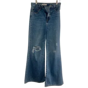 ✨Levi’s High Loose Flare Sz 27 Jean in Take Notes✨ thumbnail 4