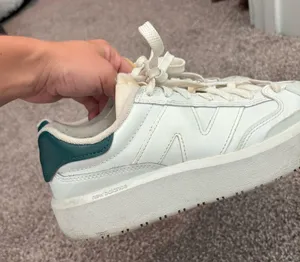 New balance sneakers thumbnail 2
