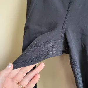 Lululemon full length black athletic leggings women's size 6 pilling flaws thumbnail 3