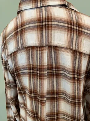 Time and Tru Women’s Large Brown Plaid Long Sleeve Lightweight Button-Up Shirt thumbnail 5