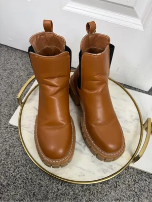 Madden Girl Cognac Brown Chunky Lug Sole Chelsea Boots Size 6M thumbnail 5