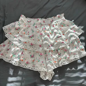Altar’d State Ruffle Lace Floral Shorts thumbnail 4