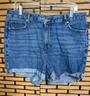 American Eagle Highest Rise Mom Jean Shorts Size 14 thumbnail 1