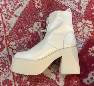 Chunky cream boots Tan Size 9 thumbnail 1
