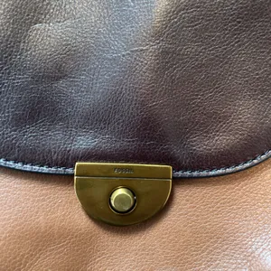 EUC FOSSIL Cognac Two Tone Brown Leather Crossbody Snap Closure Saddle Bag Purse thumbnail 10