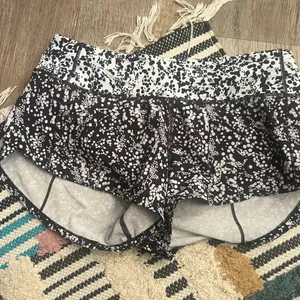 Lululemon speed‎ short in size 4 thumbnail 3