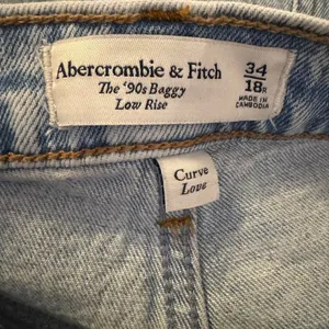 Abercrombie & Fitch ’90s Baggy Jeans Curve Love 34 18R Low Rise Light Wash thumbnail 4