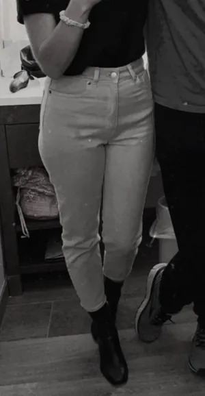 H&M Beige High Waisted Straight Jeans thumbnail 4