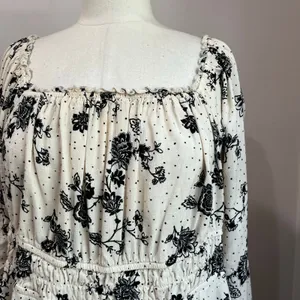 Torrid Peasant‎ Blouse Size 2 Smocked Waist Long Sleeve Floral Black White thumbnail 6