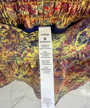 Lululemon shorty Hot Shorts 2.5” thumbnail 5