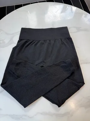 Gymshark Black Seamless High-Waist Leggings with Subtle Logo thumbnail 2
