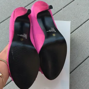 NWT Jacqueline Ferrar Satin Tiffany Peep Toe Heels | Satin Peep Toe Heels thumbnail 11
