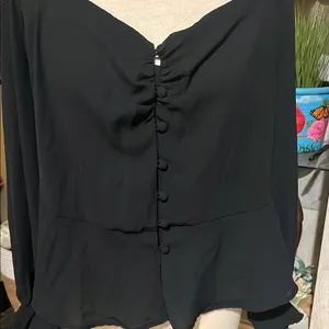 Modcloth Black Ruched Long Sleeve Blouse thumbnail 2