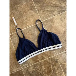 Skims Fits Everybody Logo Triangle Bralette Navy Size Large thumbnail 3