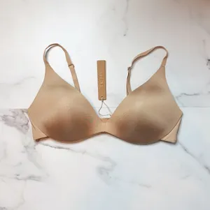 NWT Skims Wireless Form Super Push-Up Bra thumbnail 2