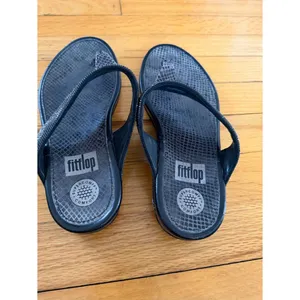 Fitflop Black Snake-Embossed Toe-Post Sandals size 9 thumbnail 4