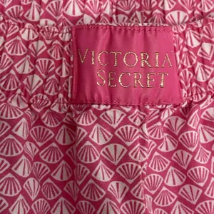 Victorias Secret Pink Fan Shell Print Pajama Shorts Womens Size Medium thumbnail 2