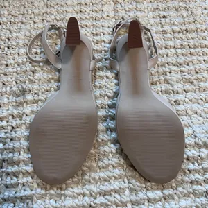 AQUA Heels Sz 9.5M thumbnail 4