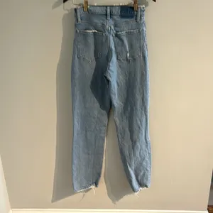 Abercrombie The 90s Straight Ultra High‎ Rise Jeans thumbnail 4