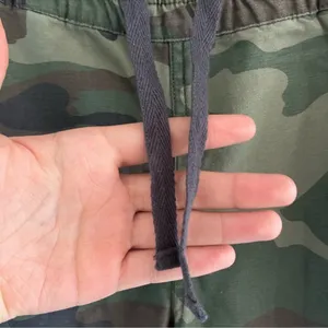 Aritzia Women’s tna new camo Alix pant size small thumbnail 8