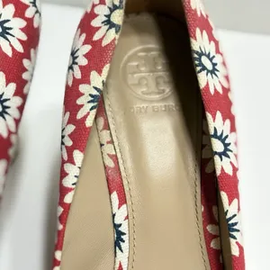 Tory Burch Dory Red Floral Canvas Peep Toe Wedge Espadrilles Size 7.5 Beachy thumbnail 10