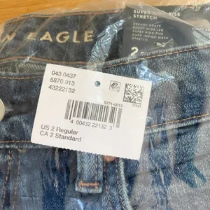 NWT American Eagle Dreamy Drapey Stretch Super High-Waisted Baggy Wide-Leg Jeans thumbnail 6