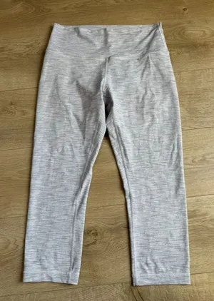 Lululemon Women Wunder Under CROP 22" inseam Luxtreme WAGG White Print Size 10 thumbnail 1