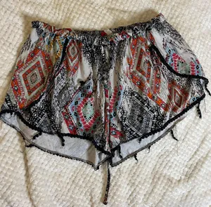 LG TOIII Floral Creme Booty Shorts thumbnail 1