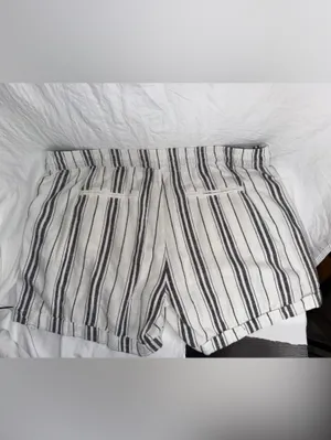 Old Navy Striped Linen-Blend Pull-On Shorts (XL) thumbnail 2