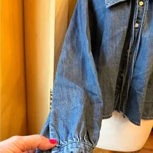 Old Navy Jean Button-Up Shirt Large thumbnail 4