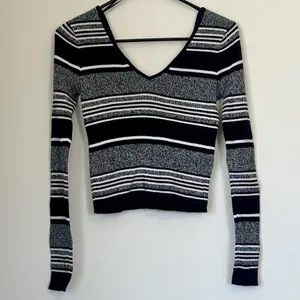 LA Hearts Cropped Striped V-Neckline Long Sleeve Shirt - Size: Small thumbnail 5