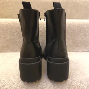 Time and Tru Chelsea‎ Boots Black Lug Sole Chunky Heel Womens 9 WMTT42FF031 thumbnail 4
