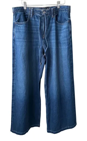 American Eagle Dreamy Drape Strigid Low-Rise Ultra Wide-Leg Jean Size 8 thumbnail 1