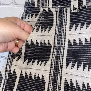 American Eagle Midi Stretch Shorts Size 8 Black Cream Tribal‎ Print Casual Summer Shorts thumbnail 4