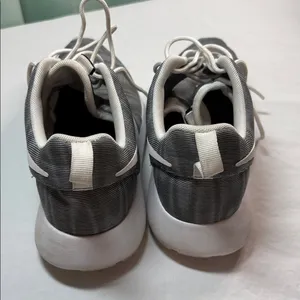 Nike Tennis Shoes women’s size 7‎ thumbnail 4