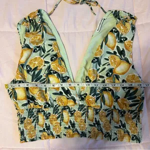 Abercrombie & Fitch Linen Blend Lemon V Neck Cropped Tank Top thumbnail 3