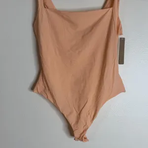 Skims Seamless Bodysuit Womens M Orange Fits Everybody Square Neck Faded Nectar thumbnail 3