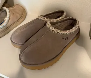 Ugg Tasman  thumbnail 1