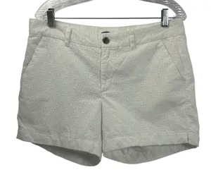 Old Navy Everyday Short Womens 8 White‎ Eyelet Floral Mid-Rise Cotton Shorts thumbnail 1