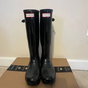 Hunter Black Tall Shiny Rain Boots thumbnail 2