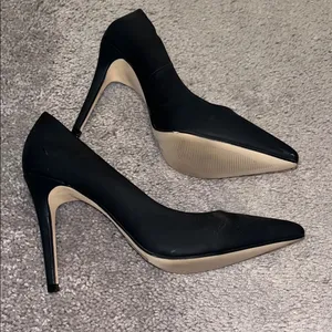 Classic Black Women's Heels Size 9 thumbnail 3