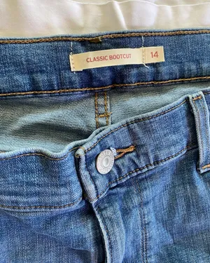 Levi's Classic Bootcut Jeans thumbnail 2