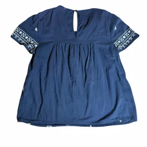 Lucky Brand Boho Navy Floral Embroidered Blouse Keyhole Back Size Medium thumbnail 3